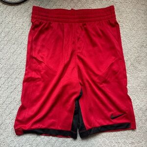 Nike boy’s basketball shorts never worn size L